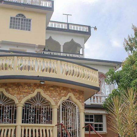 Van Villa Guesthouse Negril Eksteriør bilde