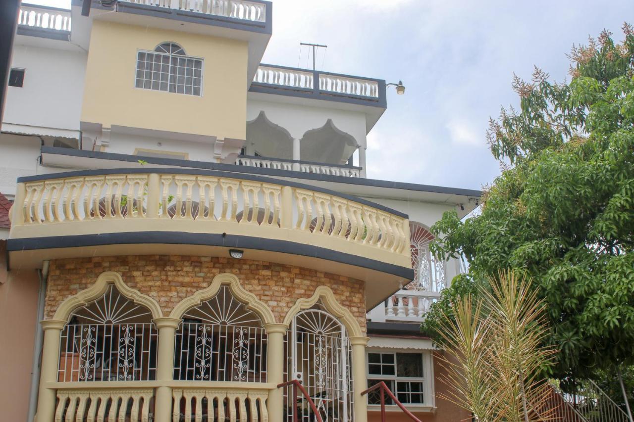 Van Villa Guesthouse Negril Eksteriør bilde