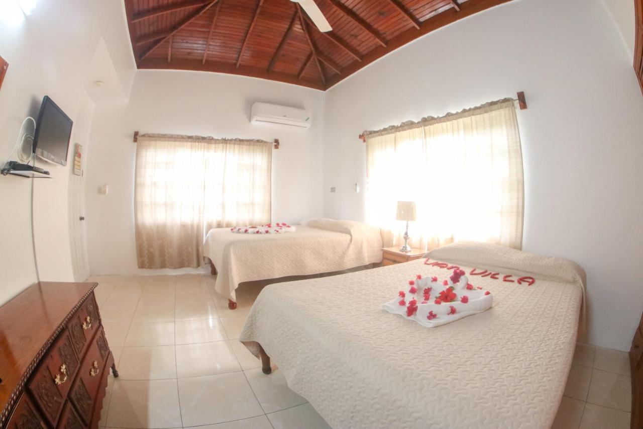 Van Villa Guesthouse Negril Eksteriør bilde