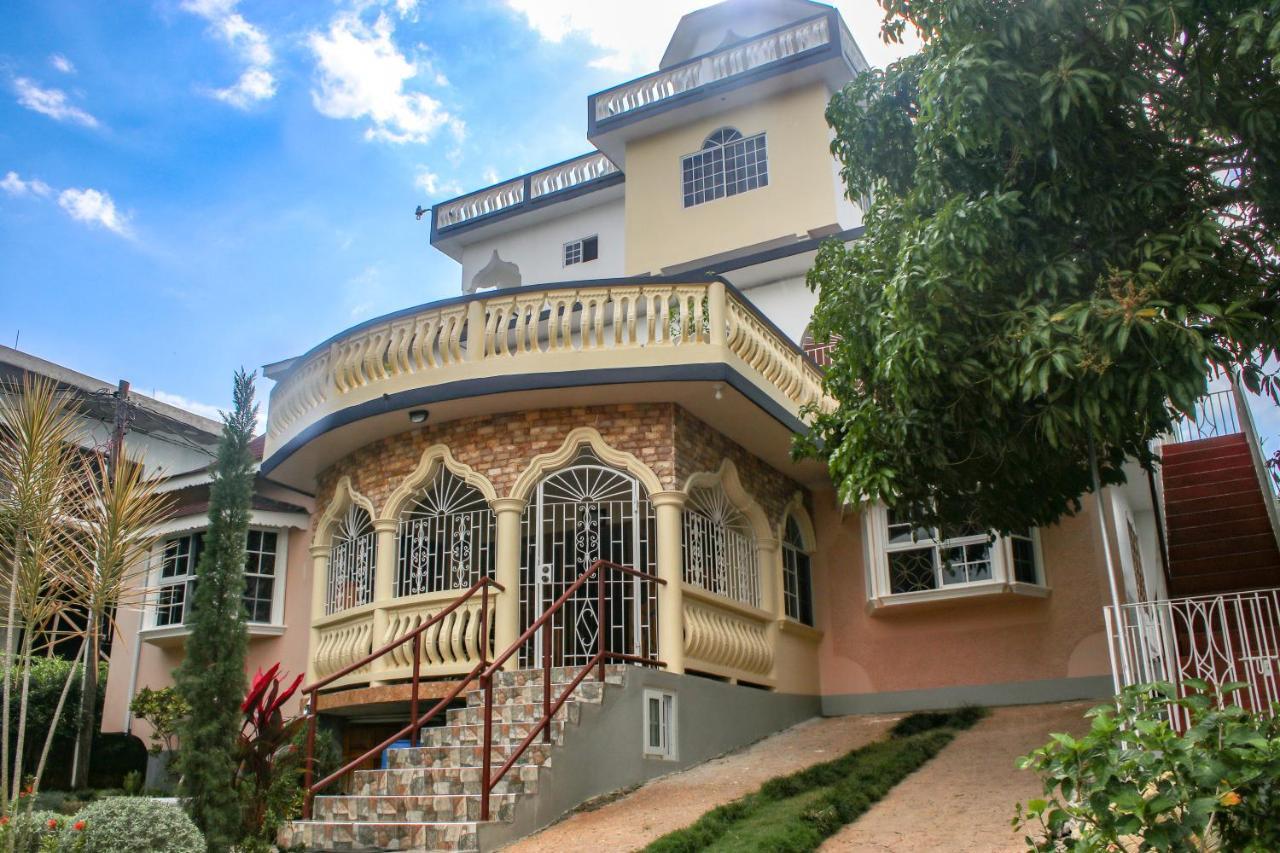 Van Villa Guesthouse Negril Eksteriør bilde