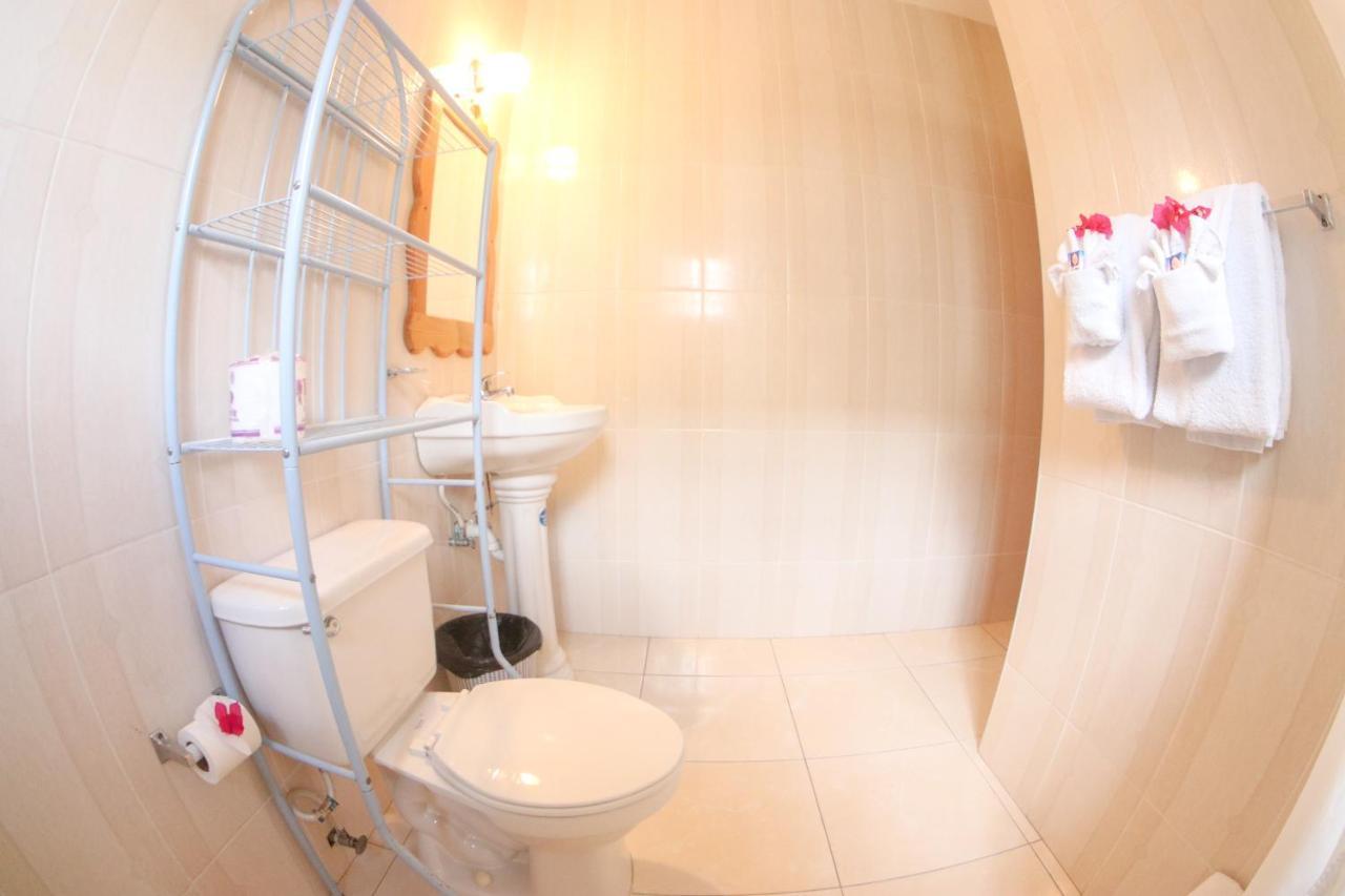 Van Villa Guesthouse Negril Eksteriør bilde