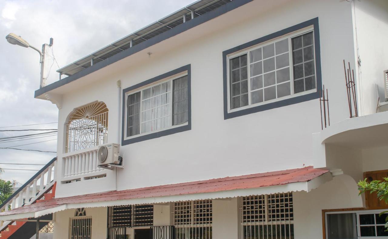 Van Villa Guesthouse Negril Eksteriør bilde