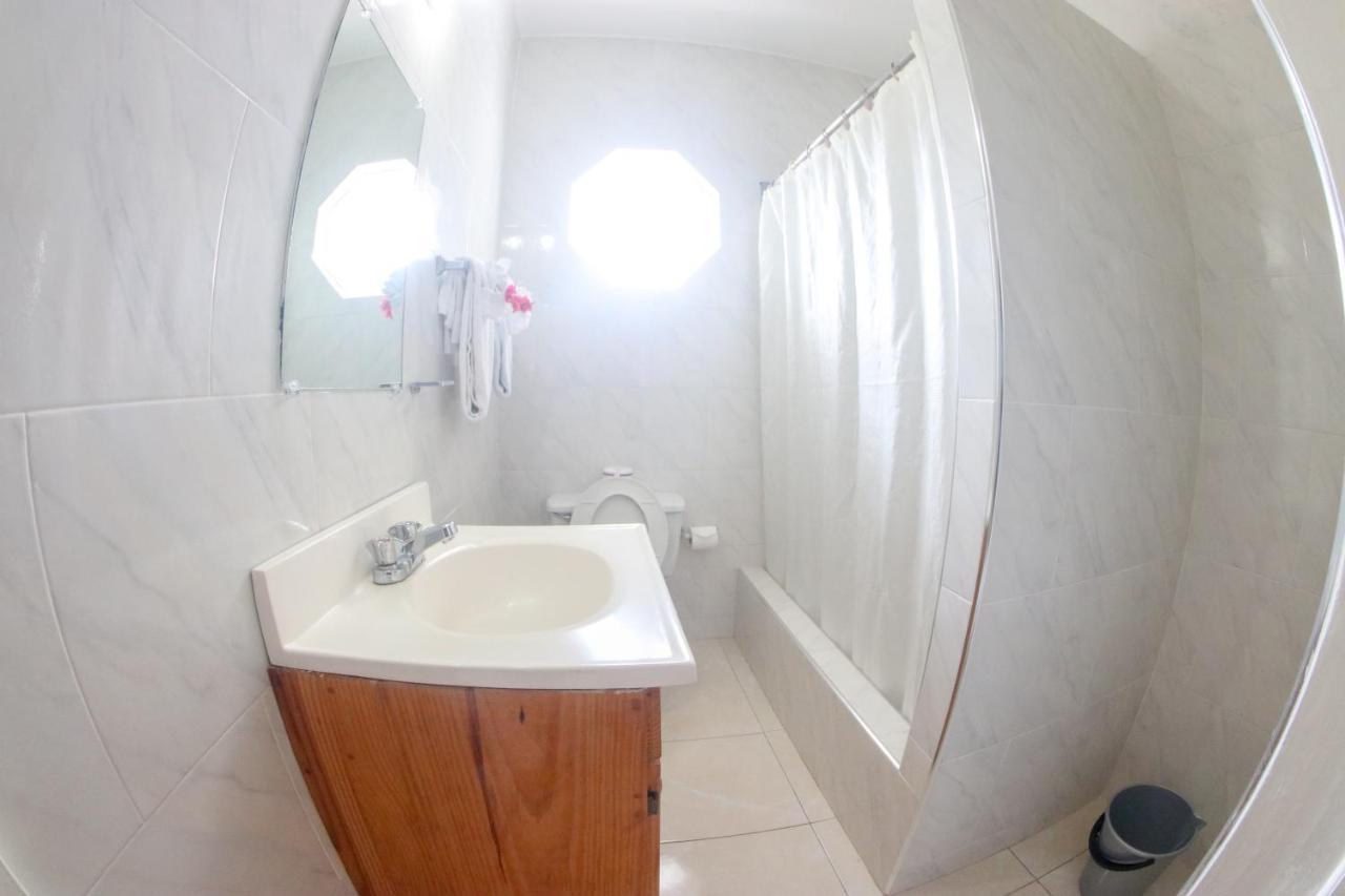 Van Villa Guesthouse Negril Eksteriør bilde