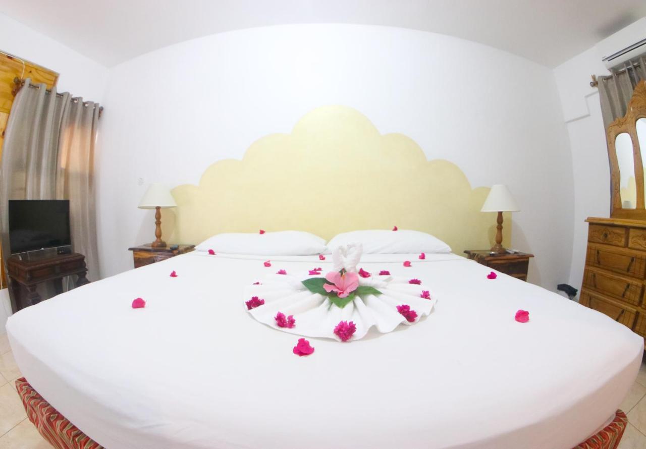 Van Villa Guesthouse Negril Eksteriør bilde