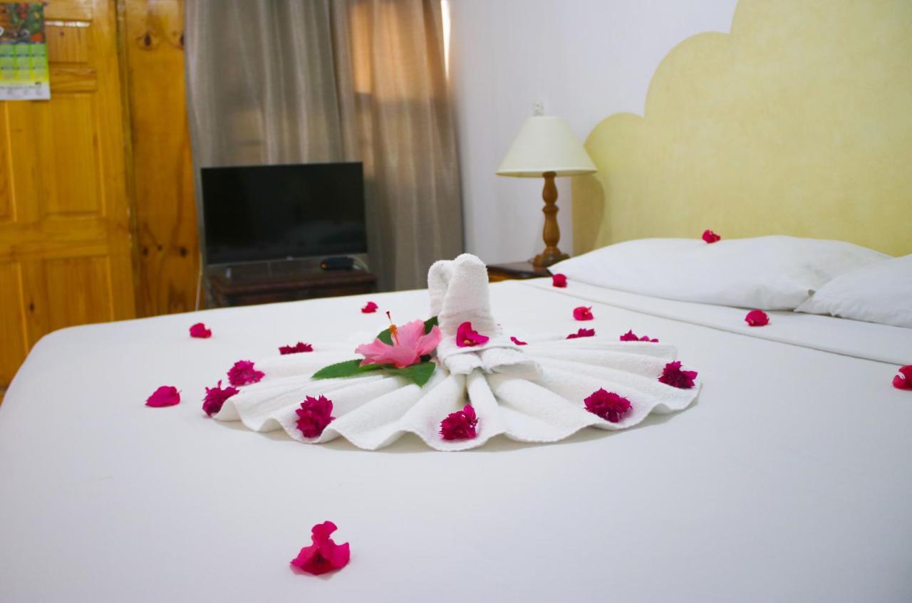 Van Villa Guesthouse Negril Eksteriør bilde