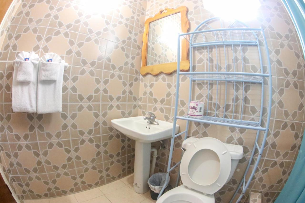 Van Villa Guesthouse Negril Eksteriør bilde