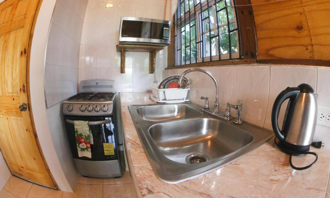 Van Villa Guesthouse Negril Eksteriør bilde