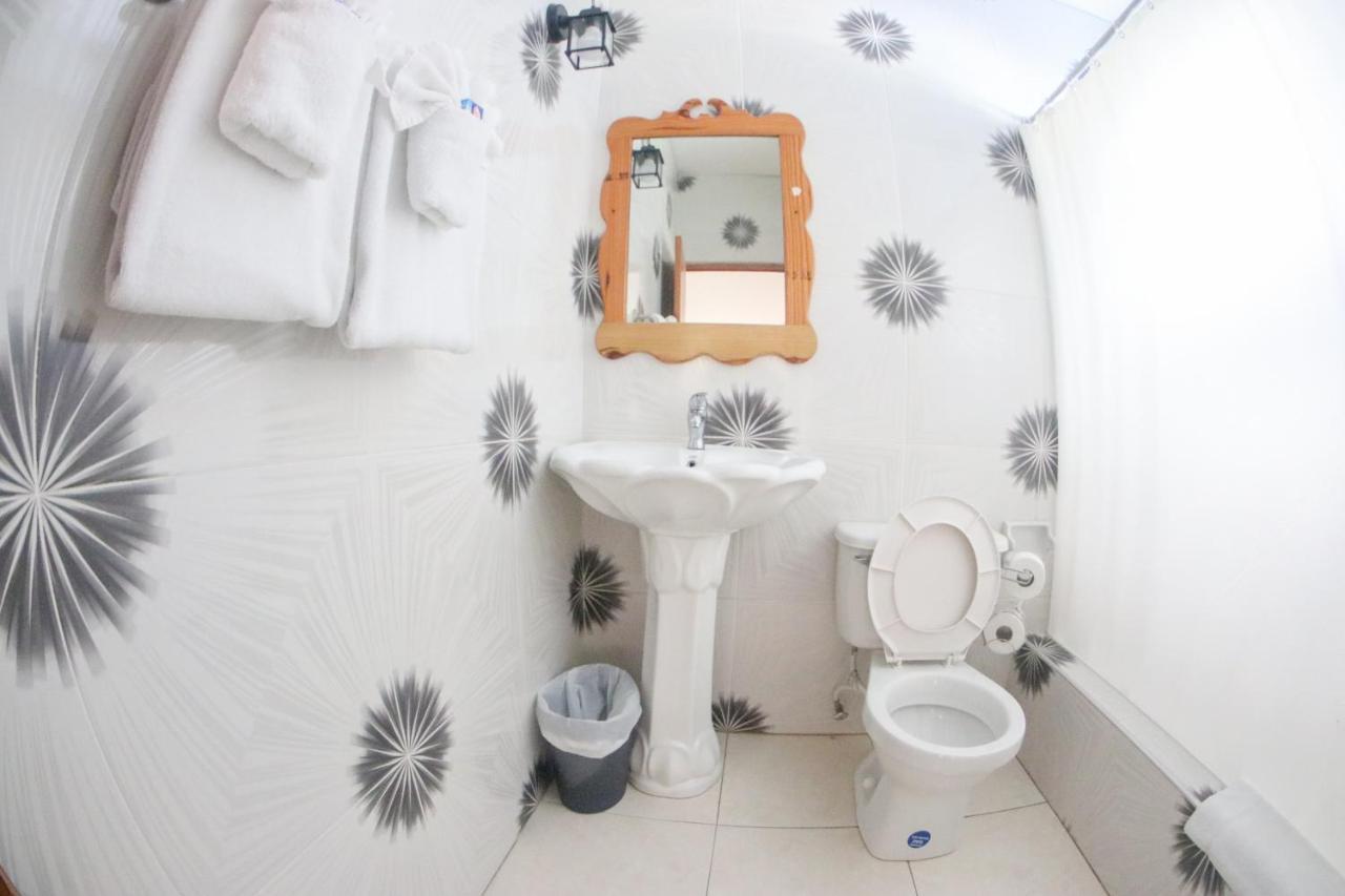 Van Villa Guesthouse Negril Eksteriør bilde